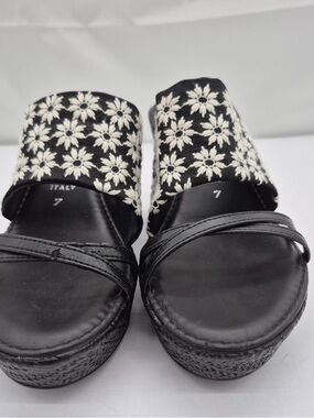Italian Shoemakers Black Daisy Wedge Sandals Sz 7 Cottagecore Whimsygoth Stylish